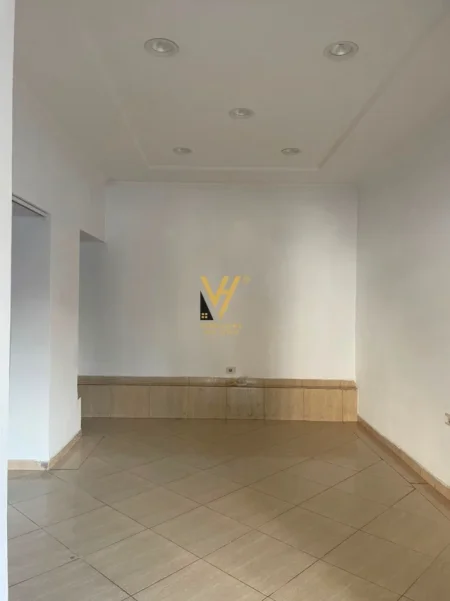Tirane, jepet me qera dyqan Kati 0, 30 m² 420 € (RRUGA HOXHA TAHSIM)