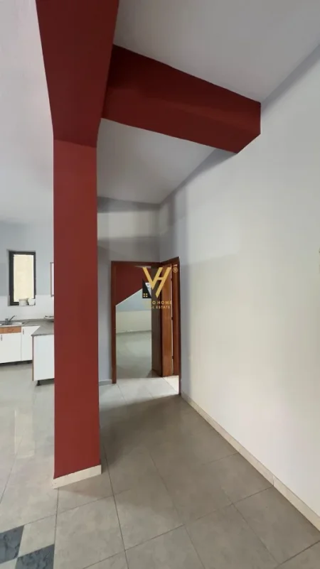 Tirane, jepet me qera ambjent biznesi Kati 2, 120 m² 950 € (RRUGA E DURRESIT)