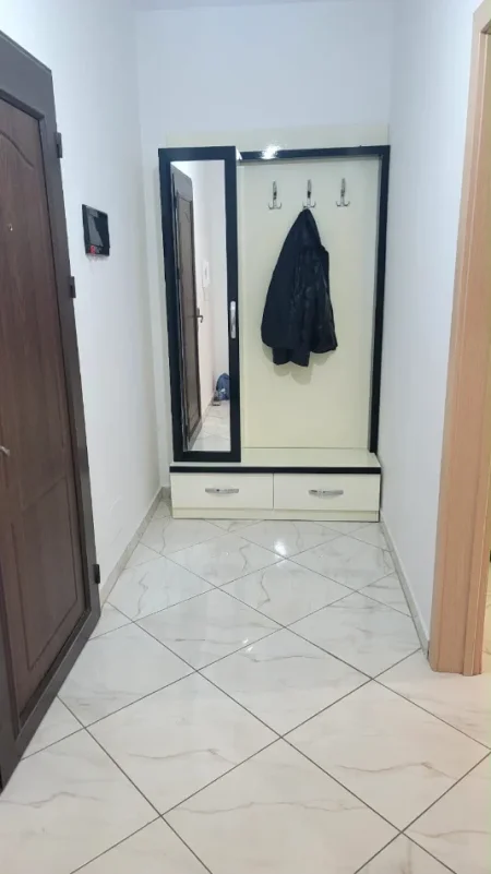 Tirane, jepet me qera 2+1 Kati 1, 75 m² 350 € 