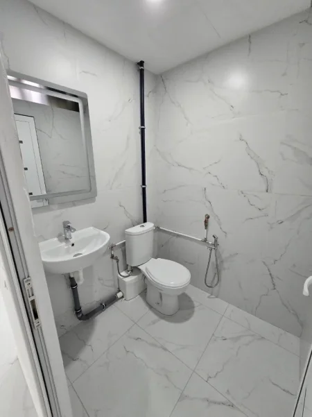 Tirane, shitet dyqan , 50 m² 70.000 € (Prane Komunes se Parisit)