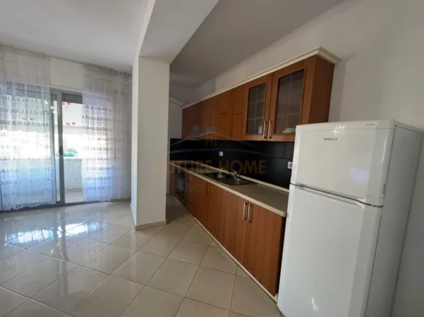 Tirane, jepet me qera apartament 2+1+Ballkon Kati 6, 96 m² 800 € (Rruga Haxhi Dalliu)