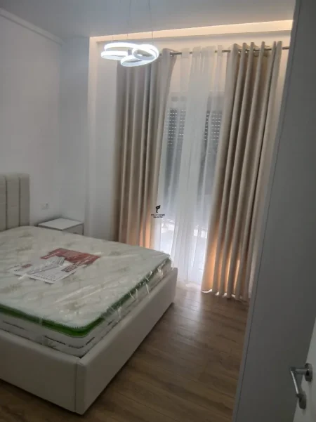 Tirane, jepet me qera apartament 2+1 Kati 1, 90 m² 600 € (SAUK)