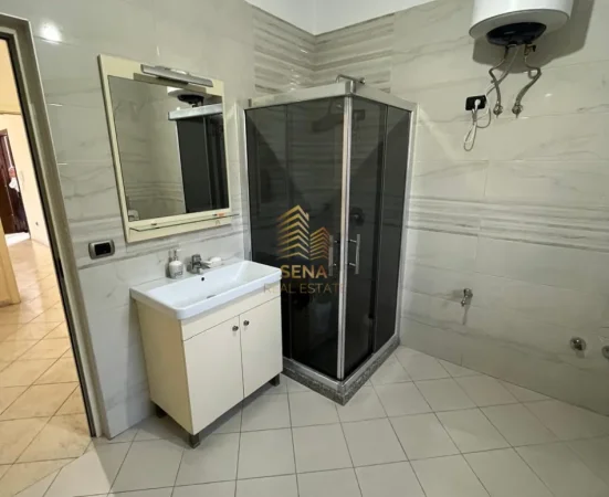 Tirane, jepet me qera apartament 2+1+Ballkon Kati 2, 100 m² 450 € (Kodra e Priftit)