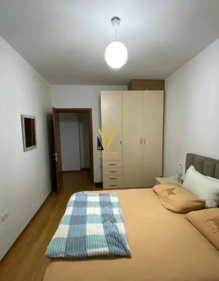 Tirane, jepet me qera apartament 2+1+Ballkon Kati 1, 85 m² 550 € (RRUGA E DURRESIT)