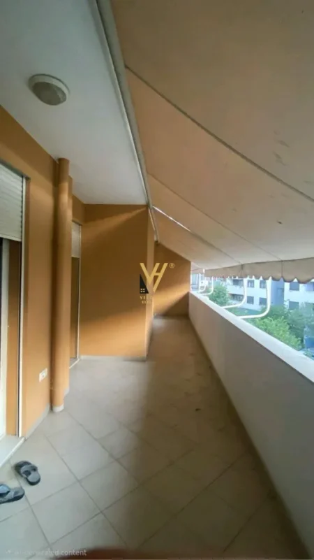 Tirane, jepet me qera apartament 2+1+Ballkon Kati 1, 85 m² 550 € (RRUGA E DURRESIT)