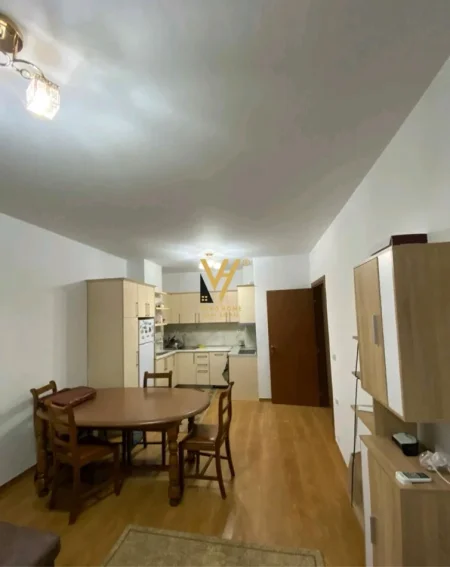 Tirane, jepet me qera apartament 2+1+Ballkon Kati 1, 85 m² 550 € (RRUGA E DURRESIT)