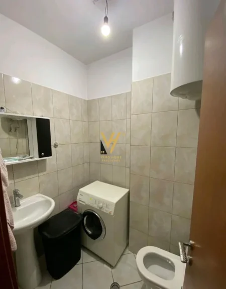 Tirane, jepet me qera apartament 2+1+Ballkon Kati 1, 85 m² 550 € (RRUGA E DURRESIT)
