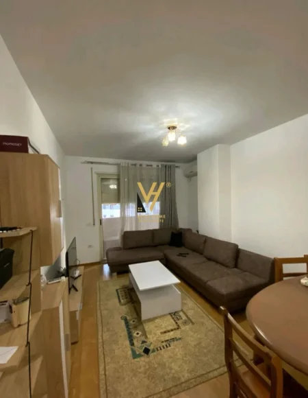 Tirane, jepet me qera apartament 2+1+Ballkon Kati 1, 85 m² 550 € (RRUGA E DURRESIT)