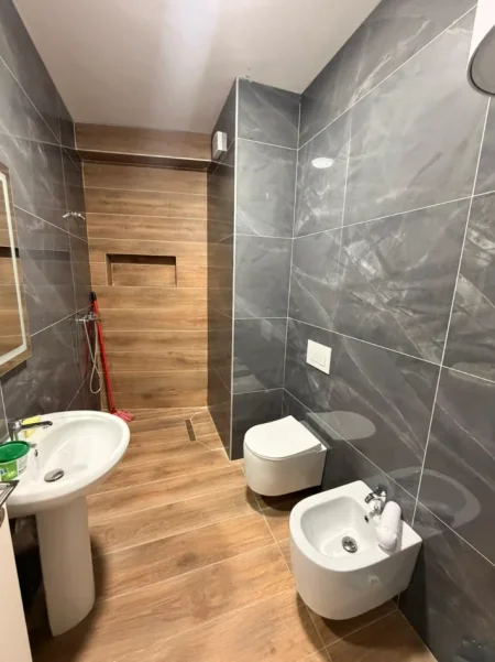 Tirane, shitet 2+1+Ballkon Kati 5, 89 m² 147.000 € (Unaza e Re)