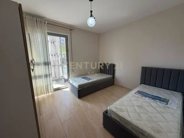 Tirane, jepet me qera apartament 3+1+Aneks+Ballkon Kati 1, 121 m² 800 € 