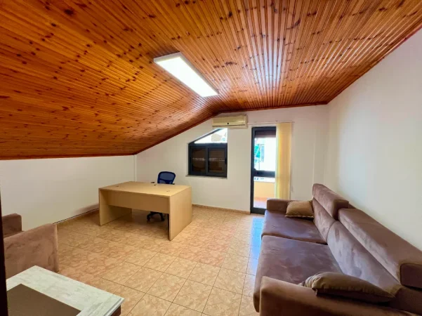 Tirane, jap me qera apartament+verande | Penthouse 3+1+Ballkon Kati 4, 130 m² 600 € (Pazari Ri Tirane)