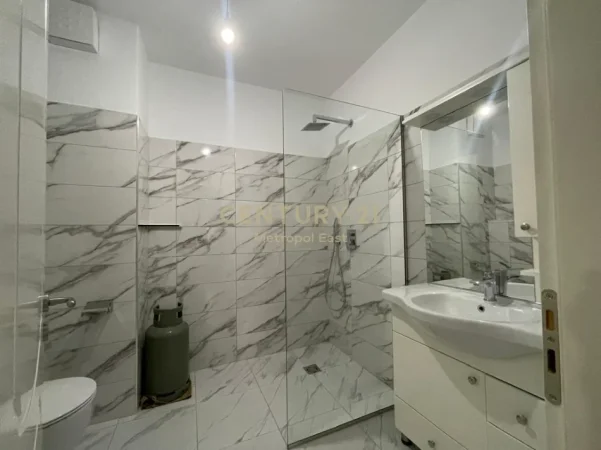 Tirane, jepet me qera apartament 3+1 Kati 4, 117 m² 500 € (fresk)