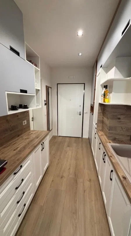 Tirane, jepet me qera garsoniere Kati 9, 35 m² 450 € (VILAT GJERMANE)