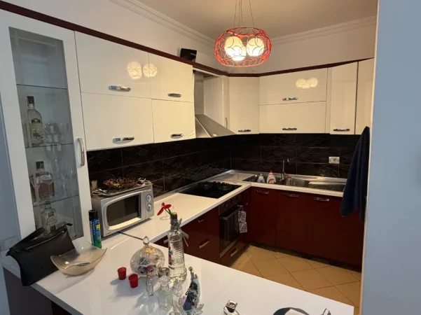 Tirane, shitet apartament 2+1 Kati 6, 97 m² 165.000 € (Pran Restorant Freskut rruges per Dajt)
