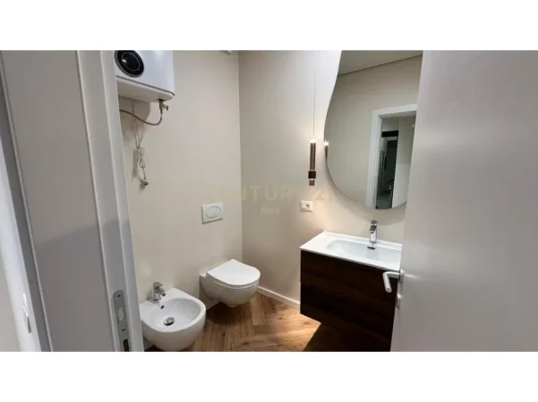 Tirane, jepet me qera apartament 2+1+Aneks+Ballkon Kati 5, 85 m² 750 € 