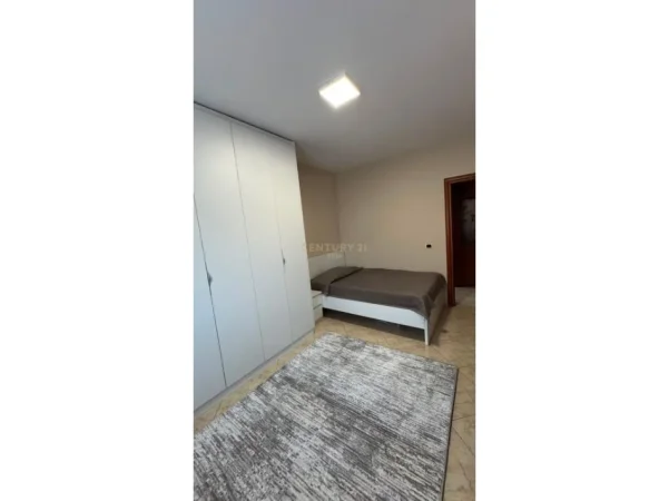 Tirane, jepet me qera apartament 2+1+Aneks+Ballkon Kati 9, 95 m² 850 € 