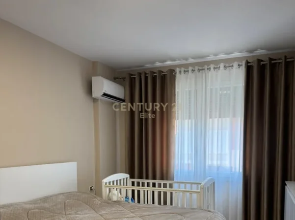 Tirane, jepet me qera apartament 2+1+Aneks+Ballkon Kati 9, 95 m² 850 € 