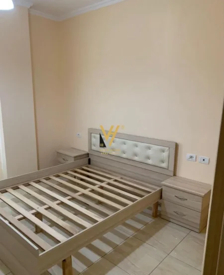 Tirane, jepet me qera apartament 1+1+Ballkon Kati 4, 65 m² 400 € (ASTIR)