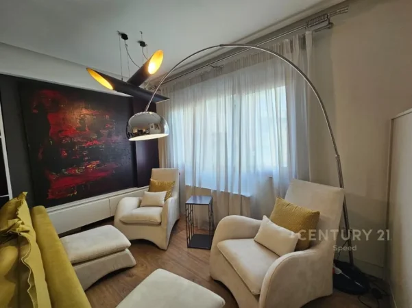 Tirane, jepet me qera apartament 2+1+Aneks+Ballkon Kati 2, 120 m² 1.200 € 