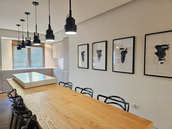 Tirane, jepet me qera apartament 2+1+Aneks+Ballkon Kati 2, 120 m² 1.200 € 