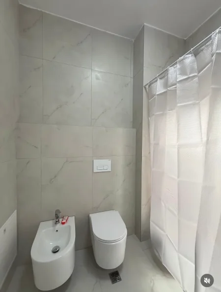 Tirane, jepet me qera apartament 1+1+Ballkon Kati 7, 58 m² 420 € (KOMPLEKSI KADIU)