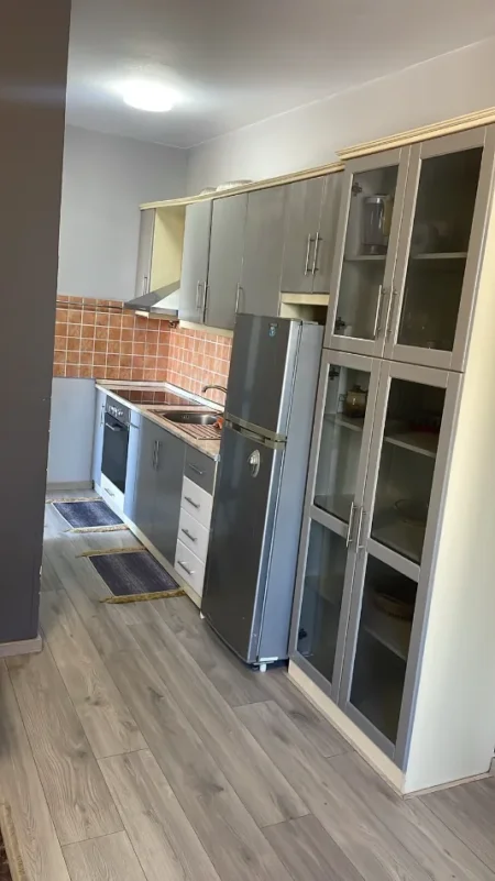 Tirane, jepet me qera apartament 2+1 Kati 7, 70 m² 800 € (RRUGA E ELBASANIT)