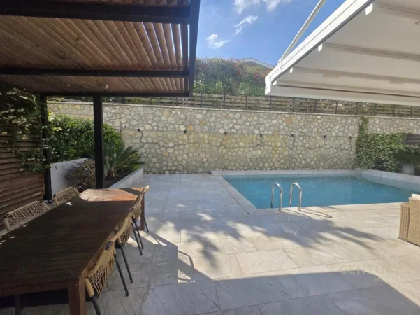 Tirane, jepet me qera Vile Vile 2 Katshe , 314 m² 4.000 € (Rezidenca Elysium)