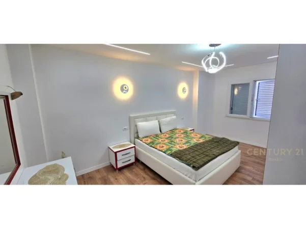 Tirane, jepet me qera apartament 2+1 Kati 2, 89 m² 700 € (Rr e Kavajes)