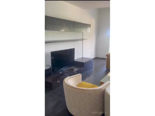 Tirane, jepet me qera apartament 2+1+Aneks+Ballkon Kati 1, 115 m² 1.300 € (Long hill)