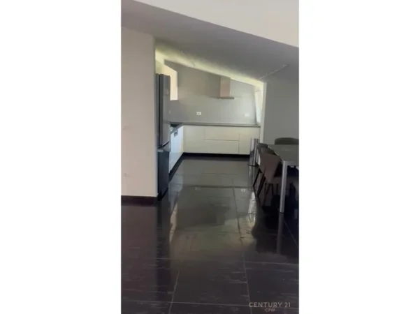 Tirane, jepet me qera apartament 2+1+Aneks+Ballkon Kati 1, 115 m² 1.300 € (Long hill)