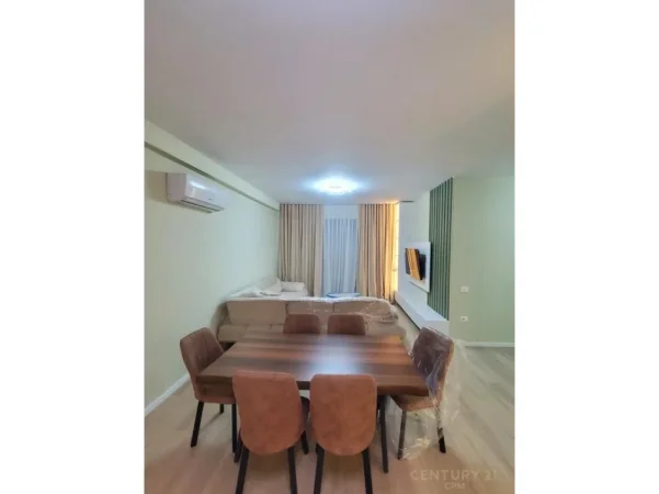 Tirane, jepet me qera apartament 2+1+Aneks+Ballkon Kati 2, 117 m² 1.200 € (Met invest)
