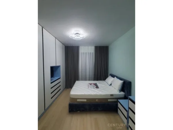 Tirane, jepet me qera apartament 2+1+Aneks+Ballkon Kati 2, 117 m² 1.200 € (Met invest)