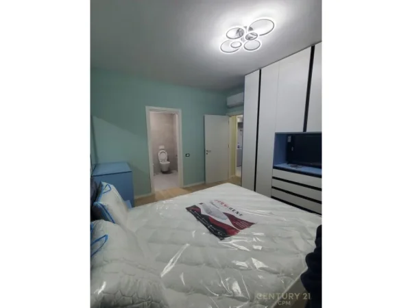 Tirane, jepet me qera apartament 2+1+Aneks+Ballkon Kati 2, 117 m² 1.200 € (Met invest)