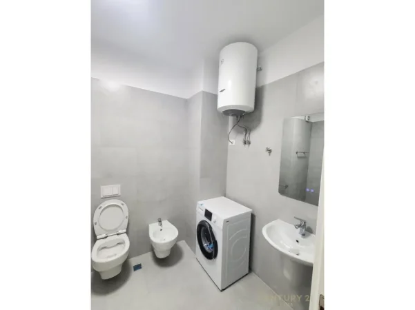 Tirane, jepet me qera apartament 2+1+Aneks+Ballkon Kati 2, 117 m² 1.200 € (Met invest)