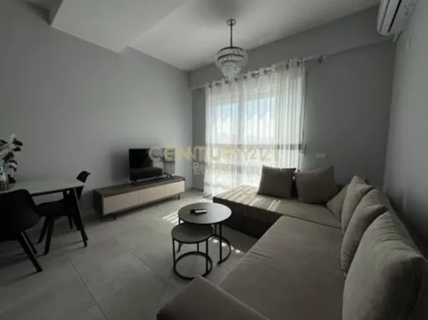 Tirane, jepet me qera apartament 2+1+Aneks+Ballkon Kati 7, 101 m² 700 € 