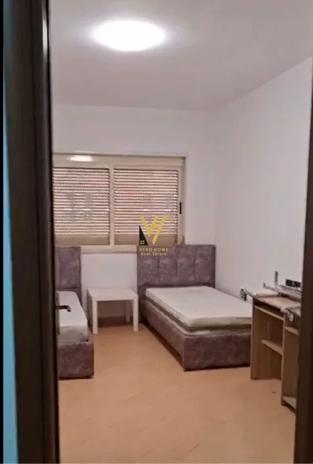 Tirane, jepet me qera apartament 2+1+Ballkon Kati 3, 110 m² 420 € (ASTIR)