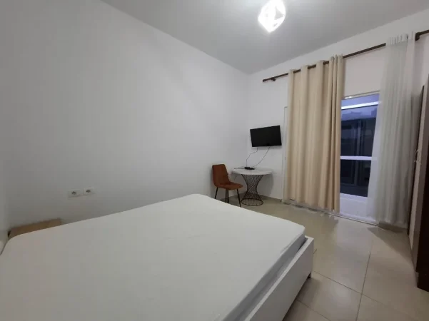 Me Qera : 1+1📍Rr. Elbasanit (Vilat Gjermane) - 37,000 Leke/Muaj - Sp.60m² - - 5 min larg Ekonomikut 🚀