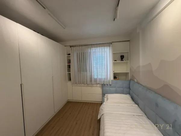 Tirane, jepet me qera apartament 2+1 Kati 6, 152 m² 1.200 € (Komuna e Parisit)