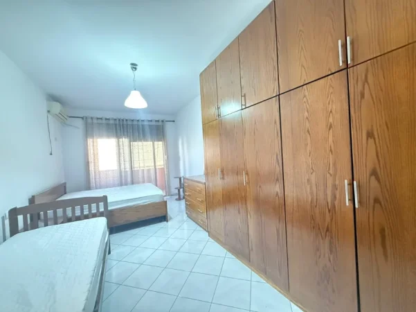 Tirane, jepet me qera apartament 1+1 , 75 m² 450 € (ASTIR)