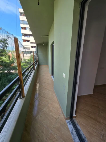 Tirane, jepet me qera apartament 2+1+Ballkon Kati 1, 97 m² 401 € (Astir)