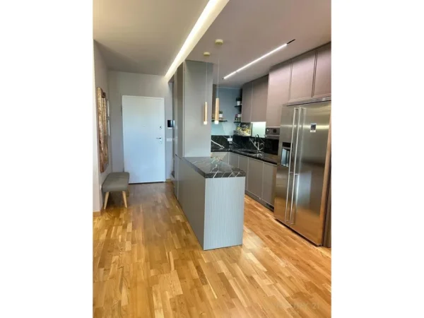 Tirane, jepet me qera apartament 2+1 Kati 1, 105 m² 1.350 € (Liqeni i Thate smart142737)