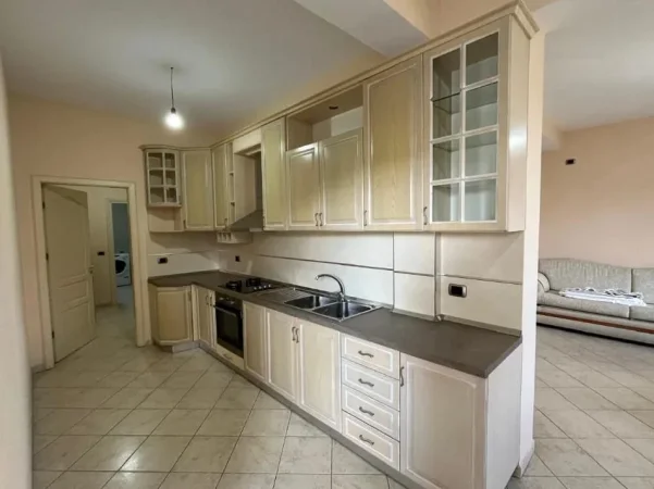 Tirane, jepet me qera apartament 2+1 Kati 1, 99 m² 450 € (Kodra E. Priftit)