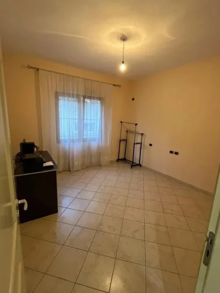 Tirane, jepet me qera apartament 2+1 Kati 1, 99 m² 450 € (Kodra E. Priftit)