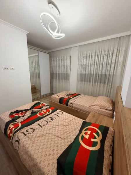 Tirane, jepet me qera apartament 1+1+Ballkon Kati 5, 67 m² 480 € (YZBERISHT, GRAND GALLERY)