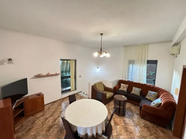 Tirane, jepet me qera apartament 2+1 Kati 2, 100 m² 550 € (Rruga e Durrësit)