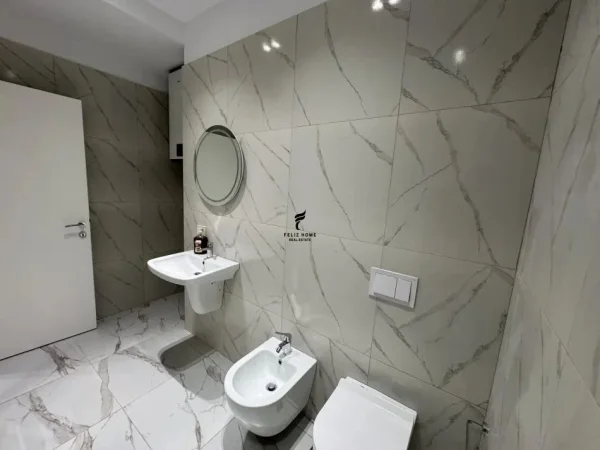 Tirane, jepet me qera zyre Kati 12, 105 m² 1.100 € (MINE PEZA)