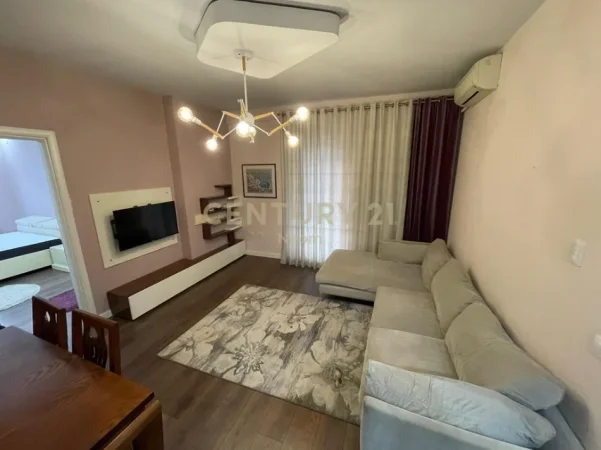 Tirane, jepet me qera apartament 1+1 Kati 2, 75 m² 600 € (Liqeni i Thate)