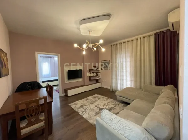 Tirane, jepet me qera apartament 1+1 Kati 2, 75 m² 600 € (Liqeni i Thate)