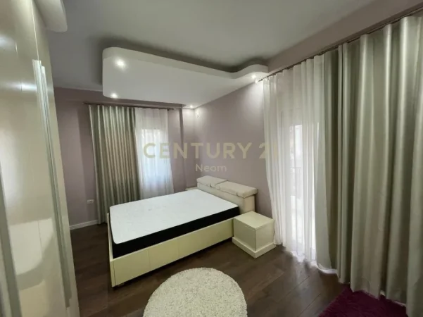 Tirane, jepet me qera apartament 1+1 Kati 2, 75 m² 600 € (Liqeni i Thate)