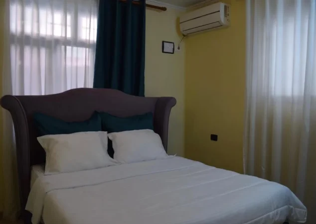 Tirane, jepet me qera apartament 1+1 Kati 1, 50 m² 500 € (Pazari i Ri)